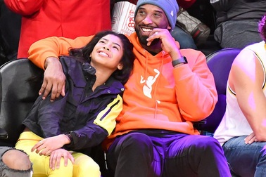 Dàn sao Hollywood bàng hoàng, đau xót vì sự ra đi của huyền thoại bóng rổ