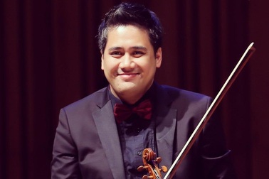 Bùi Công Duy biểu diễn trong đêm nhạc kỷ niệm 250 năm ngày sinh Beethoven