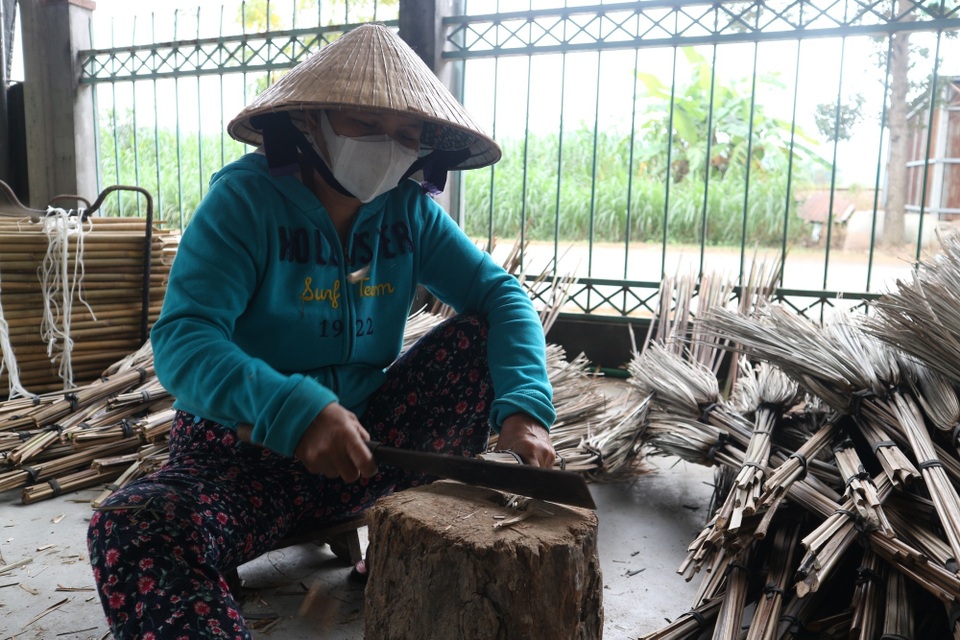 Làng chổi đót lớn nhất xứ Quảng tất bật vào vụ Tết - 11 Làng chổi đót lớn nhất xứ Quảng tất bật vào vụ Tết - 11