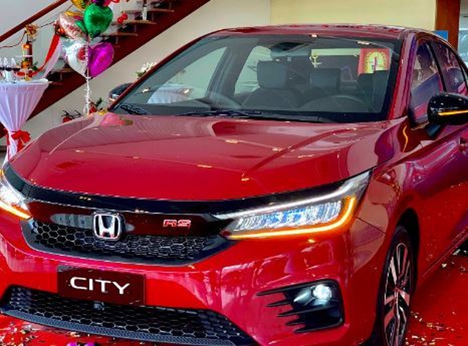 Đại lý xả hàng tồn, xe sang giảm sập sàn - 3 Đại lý xả hàng tồn, xe sang giảm sập sàn - 3