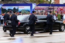 Những lần “lá chắn sống” bảo vệ ông Kim Jong-un công du nước ngoài