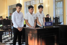 Sàm sỡ rồi cướp tài sản du khách nước ngoài