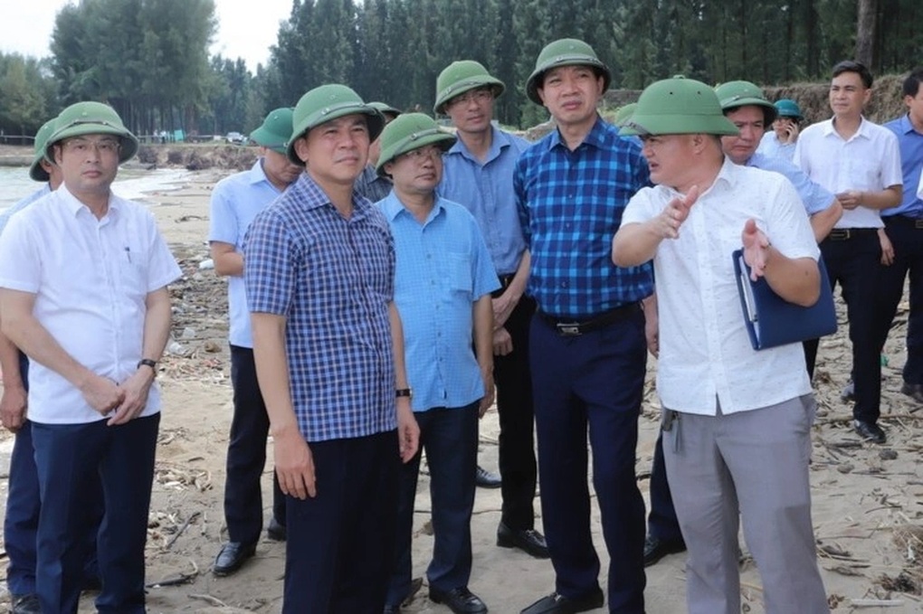 Bí thư Thanh Hóa phê bình việc chậm báo cáo tình trạng biển xâm thực - 1 Bí thư Thanh Hóa phê bình việc chậm báo cáo tình trạng biển xâm thực - 1