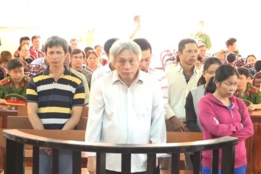 Trùm buôn lậu đường cát lớn nhất miền Tây và đồng bọn hầu tòa