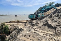 Đề nghị Hà Nội xử lý dứt điểm 25 trạm bê tông ven sông Hồng