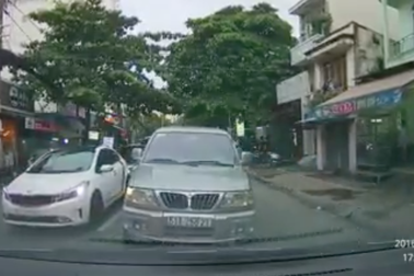 Lại chuyện lái xe lấn làn