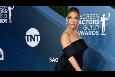 Jennifer Lopez, Charlize Theron đọ dáng