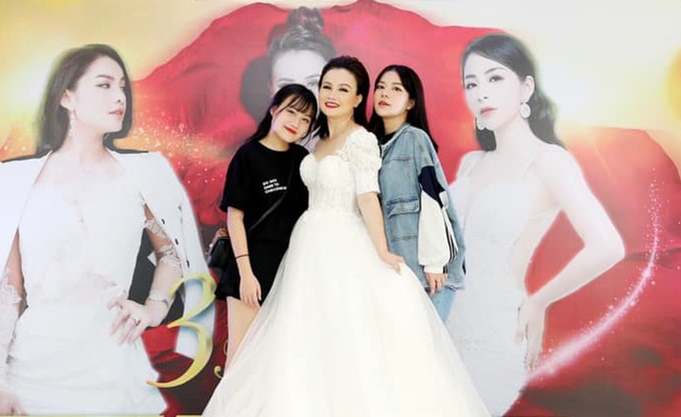Cô Xuyến phim “Về nhà đi con”: “Tôi đẹp hơn sau những vấp ngã, đau đớn” - 5 Cô Xuyến phim “Về nhà đi con”: “Tôi đẹp hơn sau những vấp ngã, đau đớn” - 5