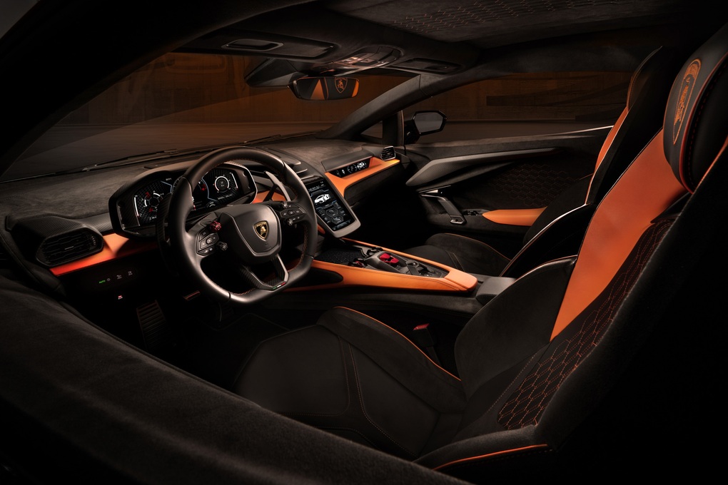 Revuelto LB744 đưa Lamborghini vào thế giới siêu xe trên 1.000 mã lực - 13 Revuelto LB744 đưa Lamborghini vào thế giới siêu xe trên 1.000 mã lực - 13