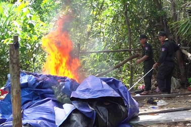 Truy quét "vàng tặc" ở mỏ vàng Bồng Miêu