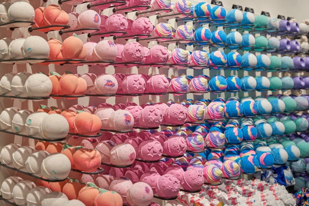 Thấy gì từ cuộc đổ bộ của thương hiệu quốc tế đình đám như Nike, Lush? - 6 Thấy gì từ cuộc đổ bộ của thương hiệu quốc tế đình đám như Nike, Lush? - 6