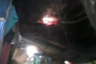 Căn chòi dột nát của gia đình bé trai 7 tuổi bị u não