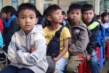 Thầy trò nơm nớp lo động đất xảy ra liên tiếp trước ngày khai giảng