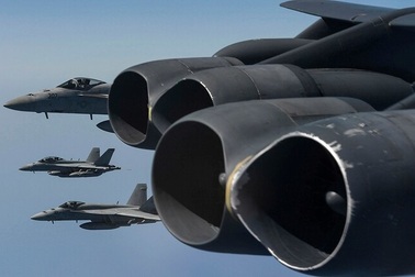 B-52, tàu sân bay Mỹ tập trận mô phỏng tấn công sát Iran