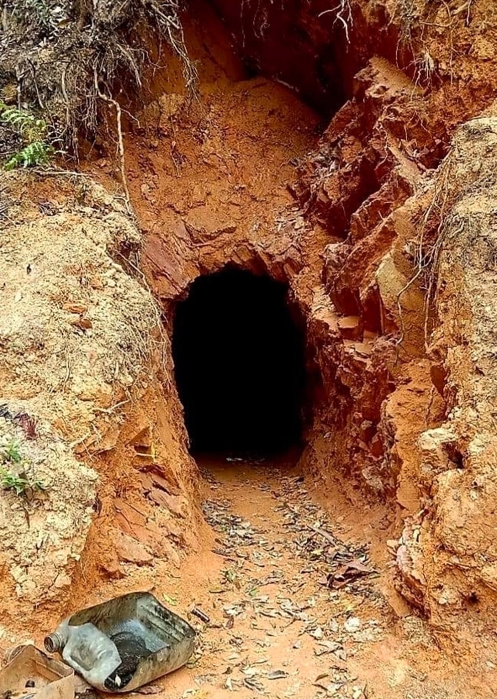 Hơn 50 chiến sĩ hành quân 10 tiếng vào lõi rừng truy bắt vàng tặc - 2 Hơn 50 chiến sĩ hành quân 10 tiếng vào lõi rừng truy bắt vàng tặc - 2