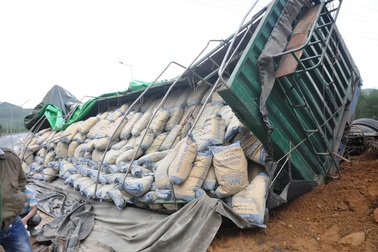 Một giờ, liên tiếp 3 vụ tai nạn trên QL 1A