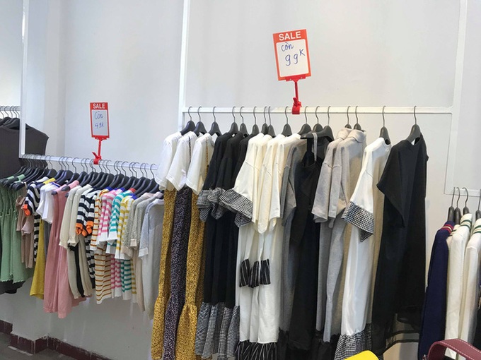 Sự thật về việc giảm giá lên đến 70% tại các cửa hàng thời trang - Ảnh 2. Sự thật về việc giảm giá lên đến 70% tại các cửa hàng thời trang - Ảnh 2.