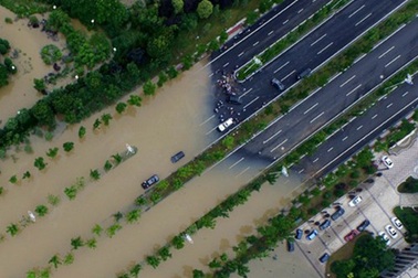 Mưa lũ “hiếm có” trong lịch sử Trung Quốc, 108 người chết