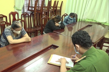 Tụ tập lúc cách ly xã hội, 6 phụ nữ bị đề nghị xử phạt 90 triệu đồng