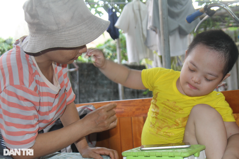 Người phụ nữ ung thư chỉ hi vọng được nghe con gọi tiếng mẹ - 1 Người phụ nữ ung thư chỉ hi vọng được nghe con gọi tiếng mẹ - 1