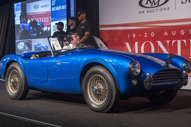 Chiếc Shelby Cobra đầu tiên lập kỷ lục giá xe Mỹ