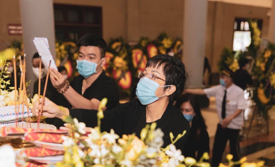 Xúc động dàn nghệ sĩ động viên NSND Minh Hằng vượt qua nỗi đau mất chồng - 2 Xúc động dàn nghệ sĩ động viên NSND Minh Hằng vượt qua nỗi đau mất chồng - 2