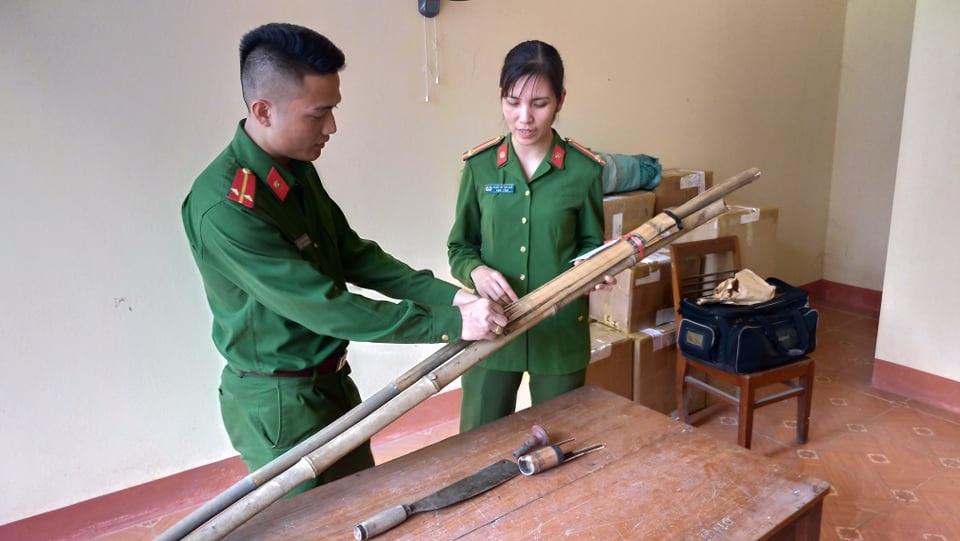 4 người trong một gia đình đánh công an để bảo vệ đối tượng truy nã - 2 4 người trong một gia đình đánh công an để bảo vệ đối tượng truy nã - 2