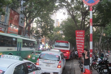 TPHCM: Cấm dừng, đỗ xe ở khu phố Tây