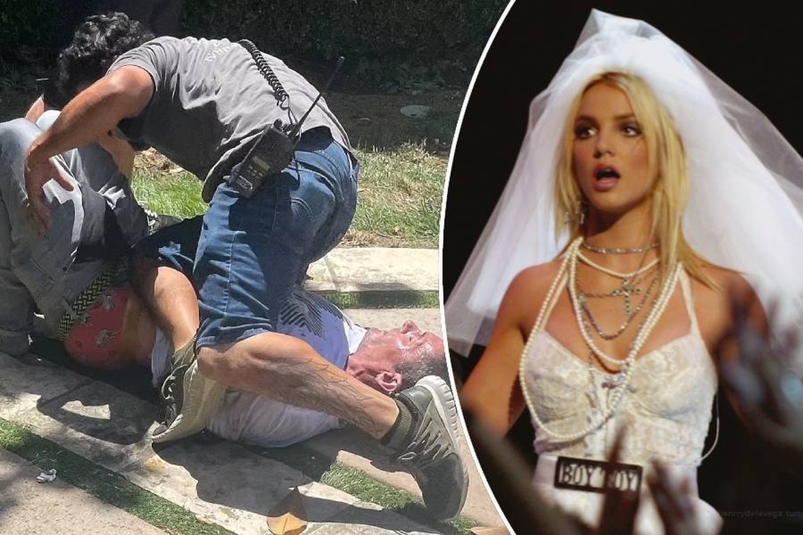 Vượt qua cú sốc bị chồng cũ quấy rối, Britney tận hưởng lễ cưới cổ tích - 3