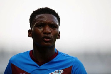 Gạ gẫm “hoa đã có chủ”, "hàng thải"của Chelsea bị đánh bầm dập