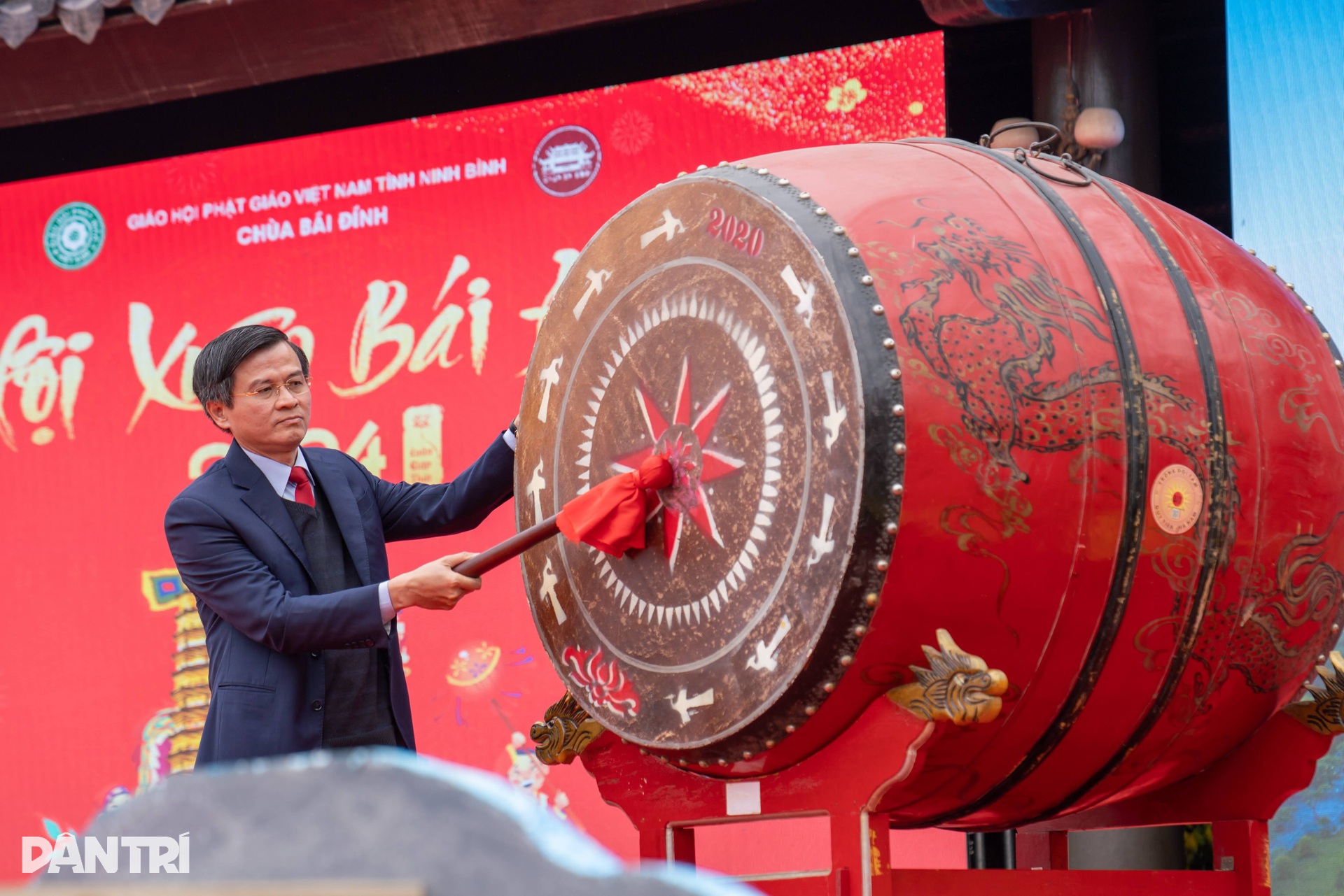 Ngôi chùa lớn nhất Việt Nam đông nghịt người những ngày đầu năm - 4 Ngôi chùa lớn nhất Việt Nam đông nghịt người những ngày đầu năm - 4