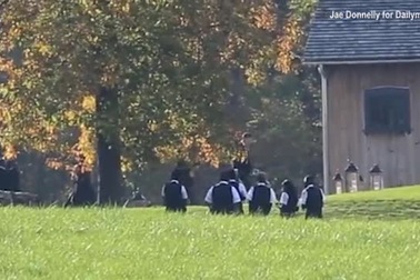 Cô dâu Jennifer Gates xuất hiện bên các phù dâu