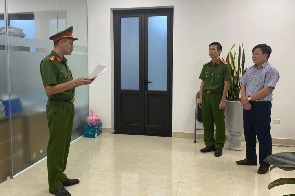 Bắt lãnh đạo phòng Tài nguyên - Môi trường gây thiệt hại tại đường vành đai - 1 Bắt lãnh đạo phòng Tài nguyên - Môi trường gây thiệt hại tại đường vành đai - 1