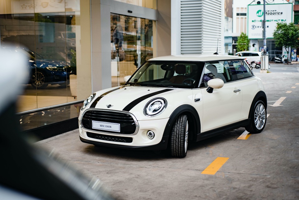 Mini Cooper và One có bản nâng cấp: Xe nhỏ cho nhà giàu Việt - 1 Mini Cooper và One có bản nâng cấp: Xe nhỏ cho nhà giàu Việt - 1
