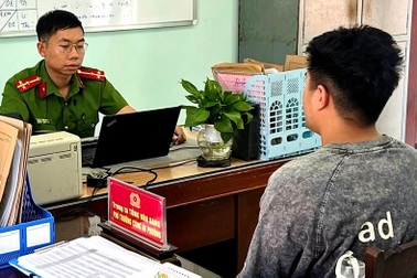 Hai thanh niên trốn thoát khỏi ổ lừa đảo ở Campuchia