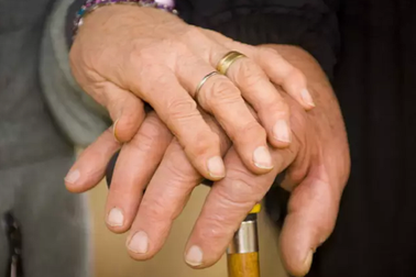 Kết hôn 70 năm, cặp đôi qua đời cách nhau vài phút