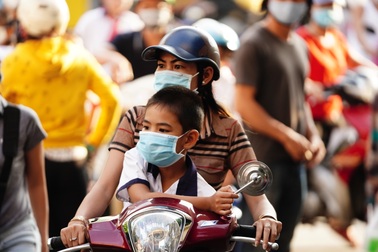 UBND TPHCM ra công văn khẩn chấn chỉnh các khoản thu trong trường học