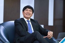 Tỷ phú Trần Đình Long trước cơ hội lớn; chứng khoán tăng trong nghi ngờ