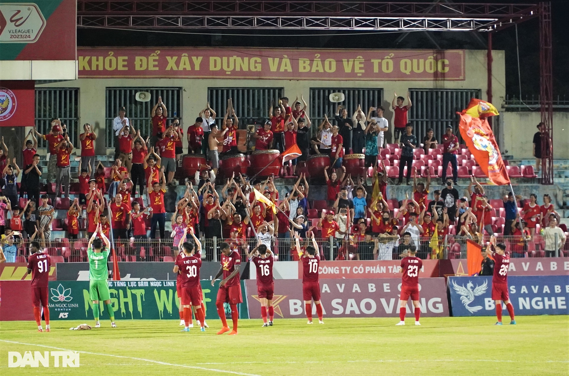Hồng Lĩnh Hà Tĩnh rượt đuổi tỷ số kịch tính Hà Nội FC trong trận hòa 2-2 - 12 Hồng Lĩnh Hà Tĩnh rượt đuổi tỷ số kịch tính Hà Nội FC trong trận hòa 2-2 - 12