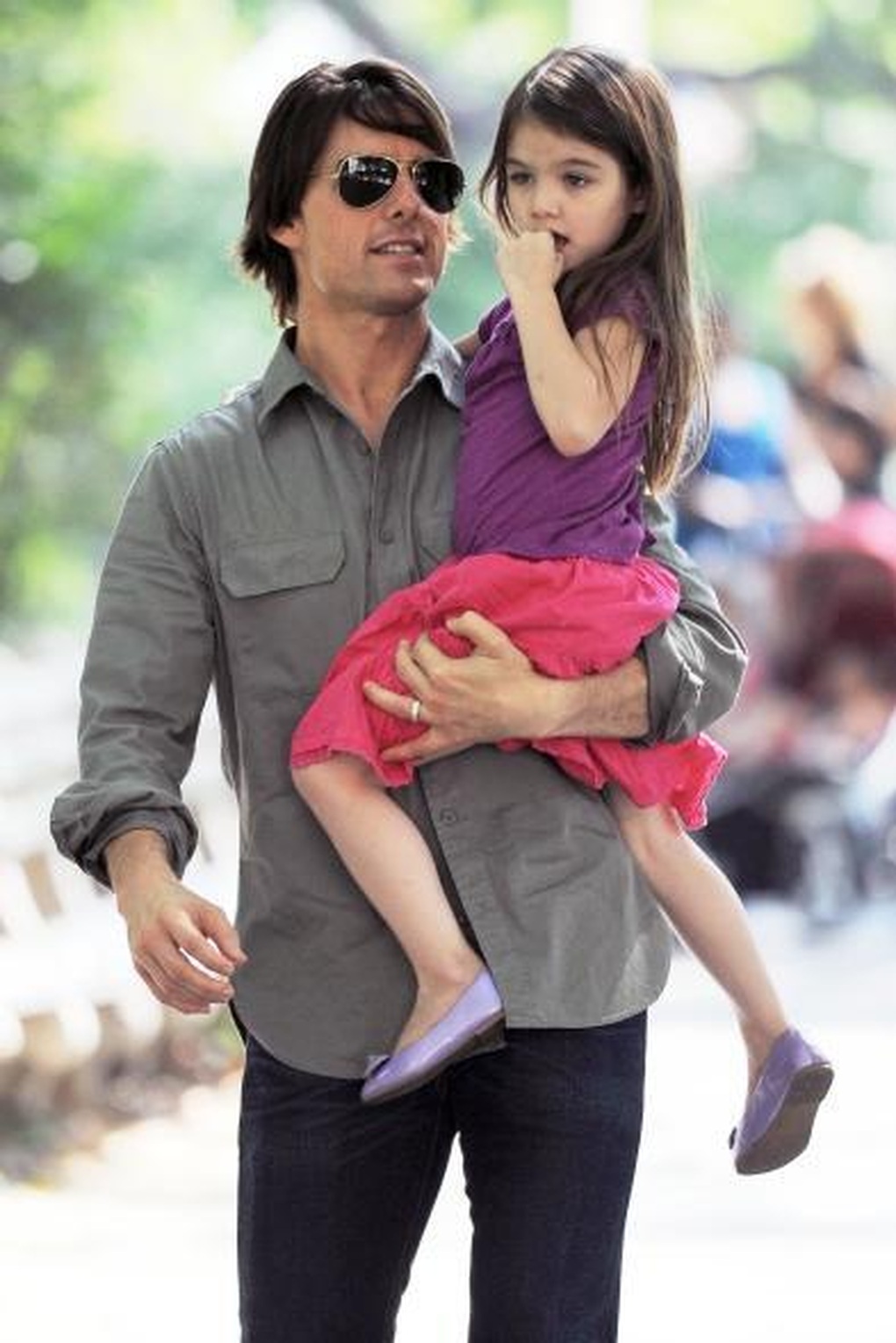 Con gái ruột Tom Cruise làm thủ tục đổi tên, không còn sử dụng họ của cha - 2