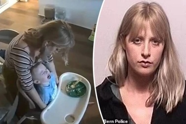 Cô trông trẻ bị bắt giữ vì cho trẻ ăn như thể... bạo hành