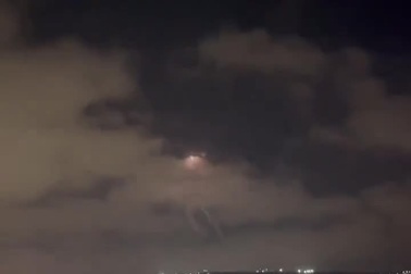 Tên lửa Iran đối đầu phòng không Israel