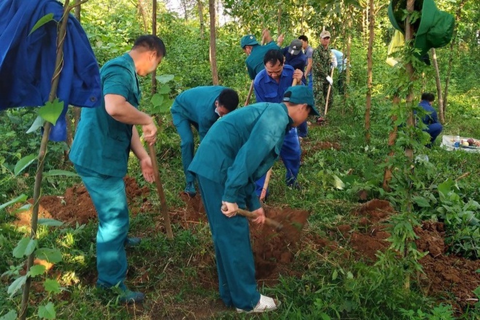 Gian nan hành trình đi tìm đồng đội trên đất Triệu Voi - 2 Gian nan hành trình đi tìm đồng đội trên đất Triệu Voi - 2