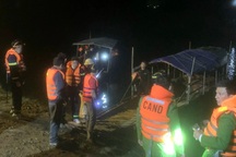 Huy động lực lượng tìm kiếm 3 người trong một gia đình mất tích trên sông