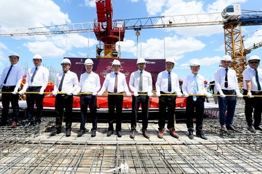 Cất nóc trước thời hạn, The Emerald khẳng định uy tín với khách hàng