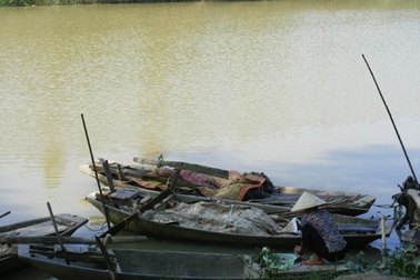 Xóm "ở nhờ" bên sông Bùng