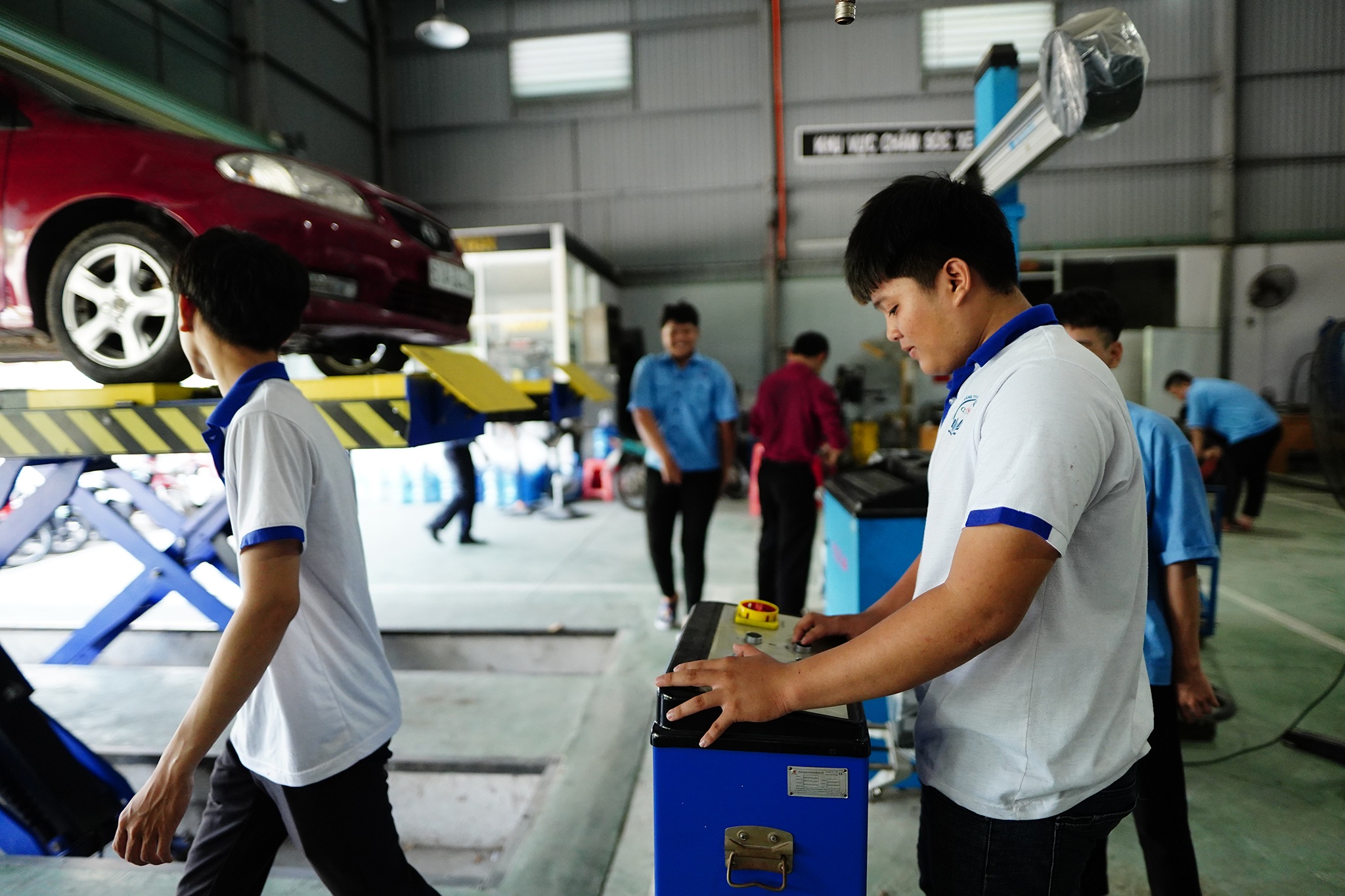 Bình Dương: Nghề sơn ô tô có thu nhập 25 triệu đồng/tháng - 10 Bình Dương: Nghề sơn ô tô có thu nhập 25 triệu đồng/tháng - 10