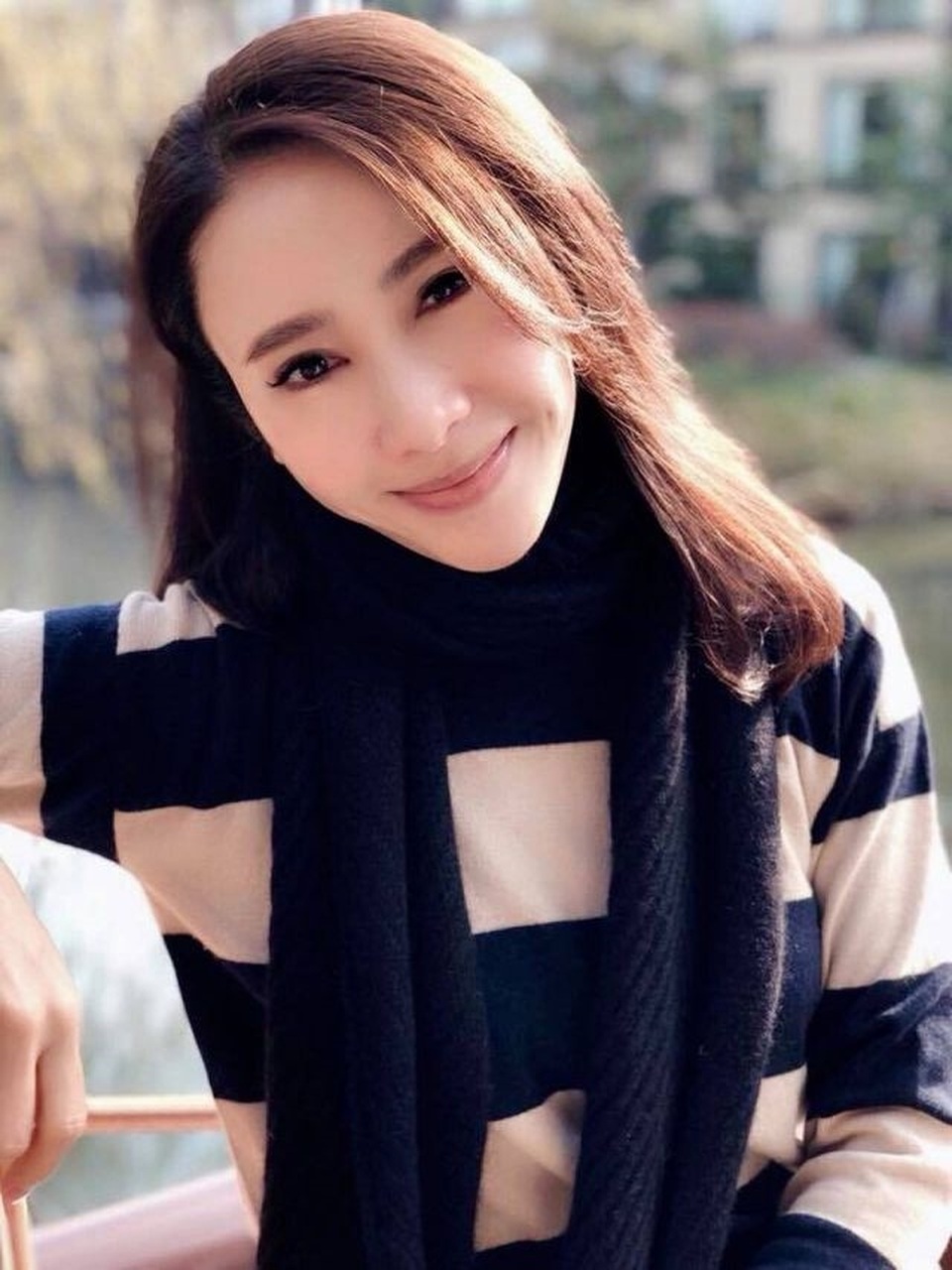 Nhan sắc tuổi 50 của đệ nhất mỹ nhân TVB Lê Tư - 9 Nhan sắc tuổi 50 của đệ nhất mỹ nhân TVB Lê Tư - 9