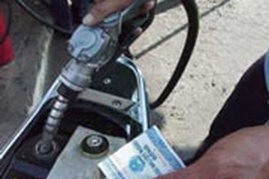 Phải tính chuyện chống liên minh độc quyền khi “thả nổi” giá xăng dầu 