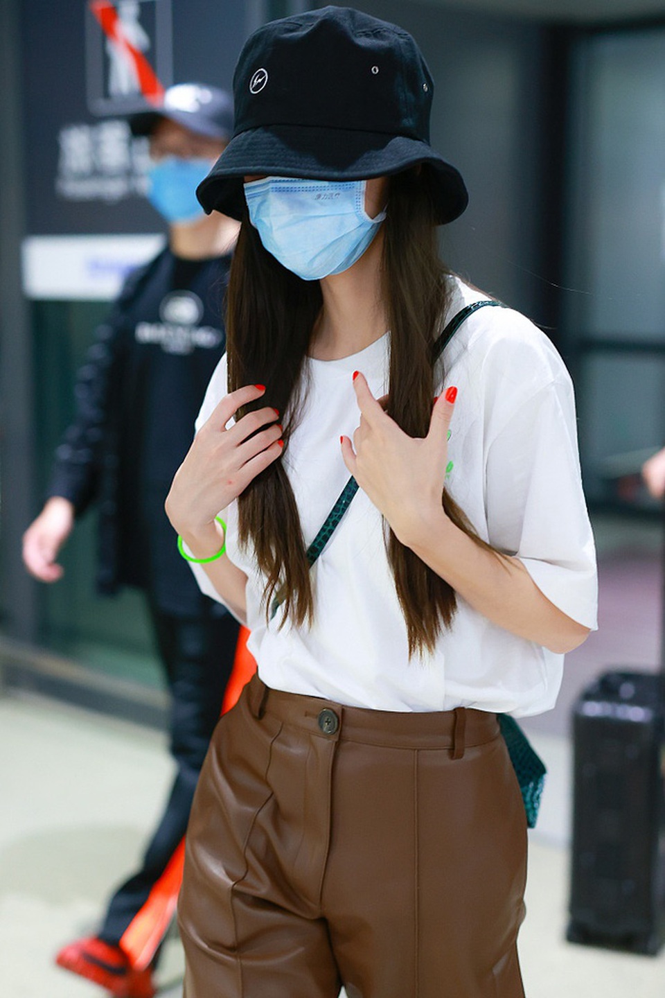 Angelababy lộ gương mặt kém sắc, mệt mỏi vì thiếu lớp trang điểm - 3